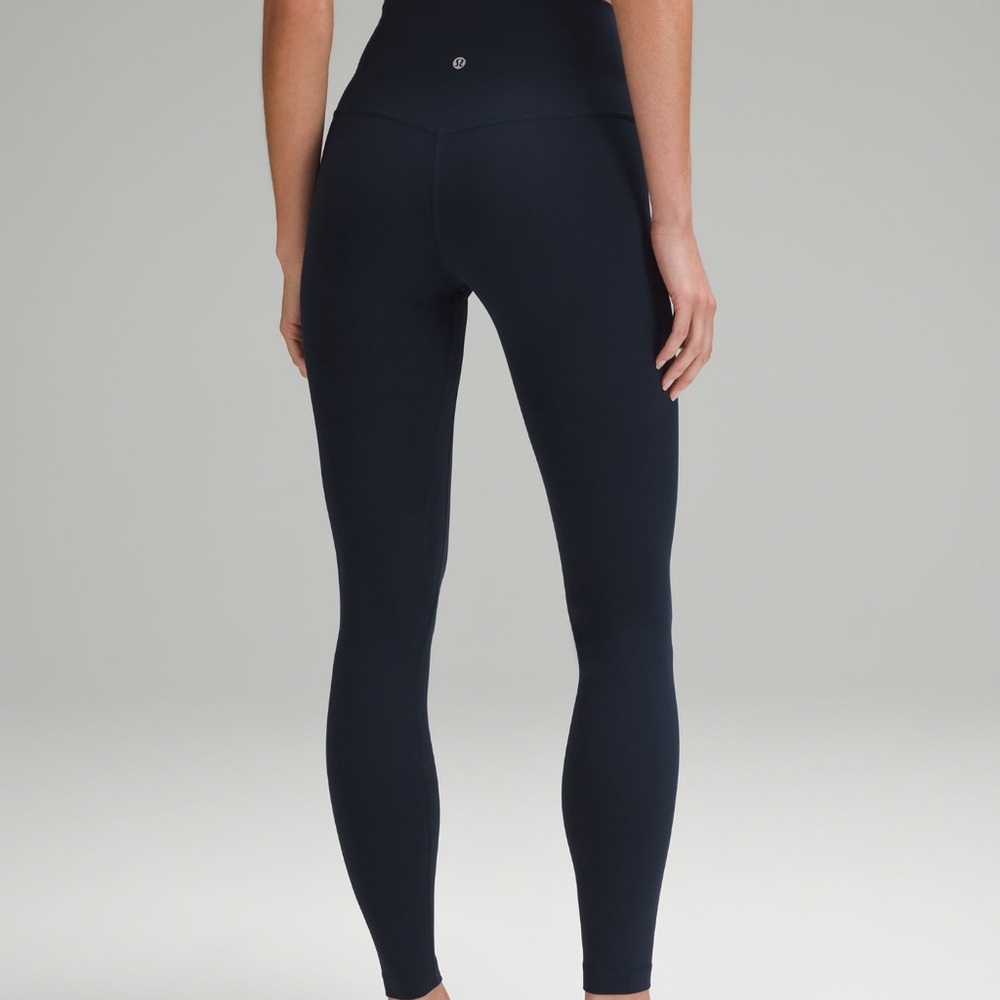 Navy Lululemon aligns 23”